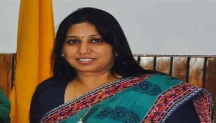 UP Election 2022: चुनाव मैदान में अपने पति कैबिनेट मंत्री नंद गोपाल गुप्‍त नंदी के सामने उतरीं अभिलाषा नंदी