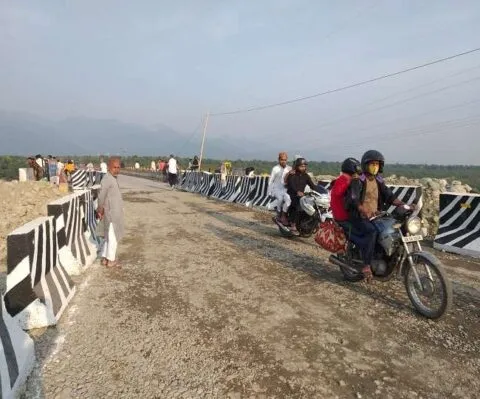 हल्द्वानी: दो दिन की बारिश से ही धंस गई गौला पुल के एप्रोच मार्ग की मिट्टी, आवाजाही पर बना खतरा