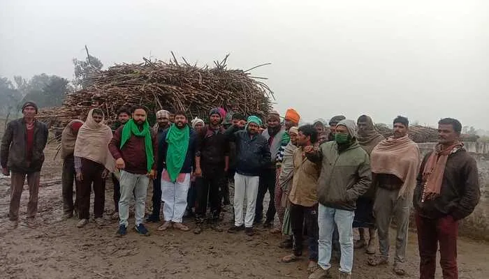 बहराइच: घटतौली पर गन्ना किसानों ने किया प्रदर्शन, प्रति ट्रॉली की जा रही थी डेढ़ कुंतल की हेराफेरी