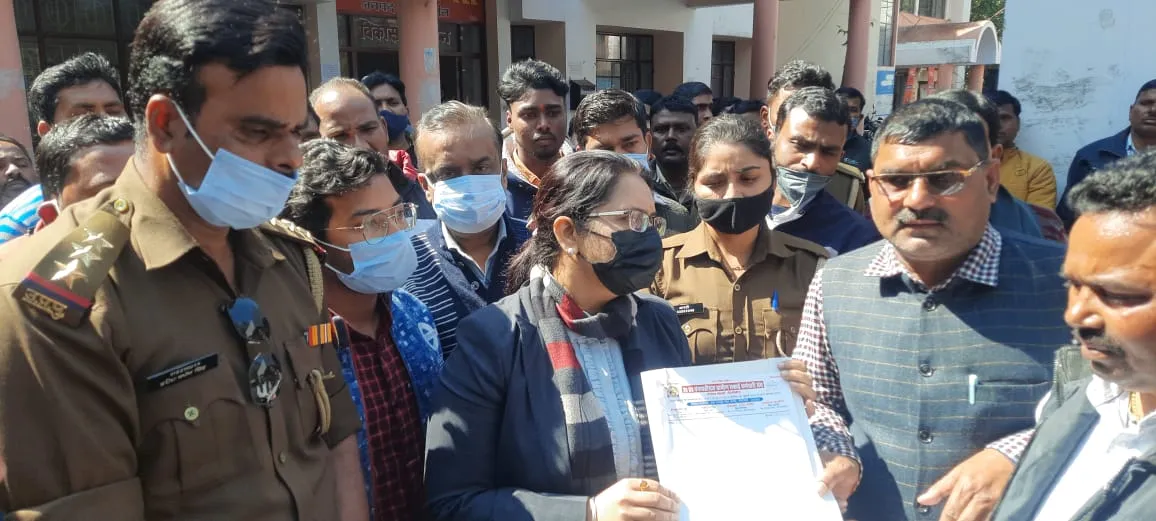 सफाईकर्मी की मौत पर गुस्साए कर्मचारी, दूसरे दिन भी प्रदर्शन जारी