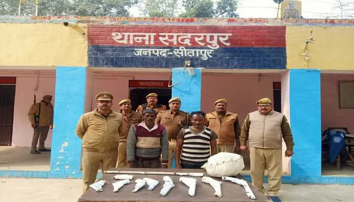 सीतापुर: पुलिस ने दो असलहा फैक्ट्रियों का किया भंडाफोड़, पांच शातिर बदमाश गिरफ्तार