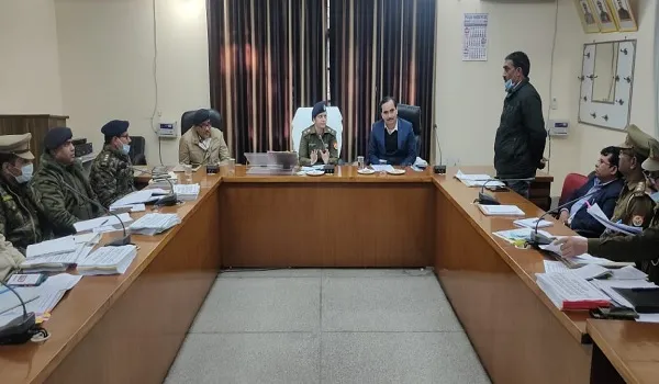 अमरोहा : ‘निजी स्थान पर नहीं रखी जाएंगी ईवीएम’