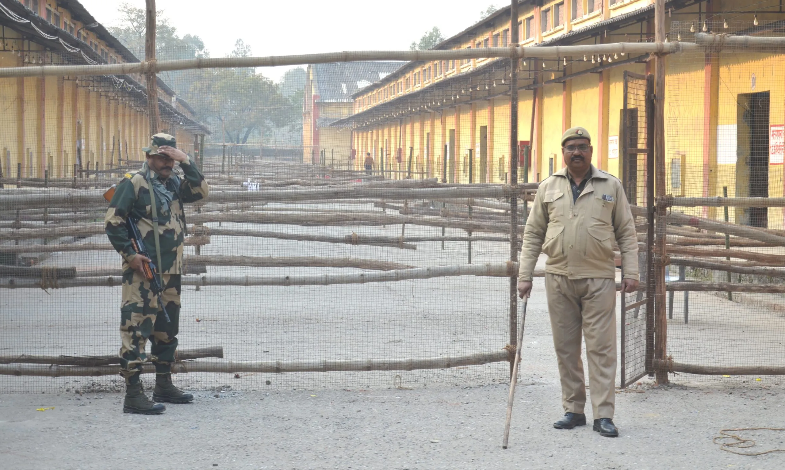 बरेली: परसाखेड़ा स्टांग रूम पर फोर्स तैनात