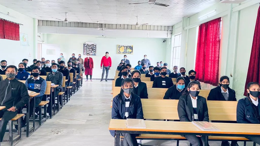 बरेली: कुष्ठ रोगियों से करें संवाद, बढ़ाएं हौसला-आचार्य सत्येंद्र कुमार