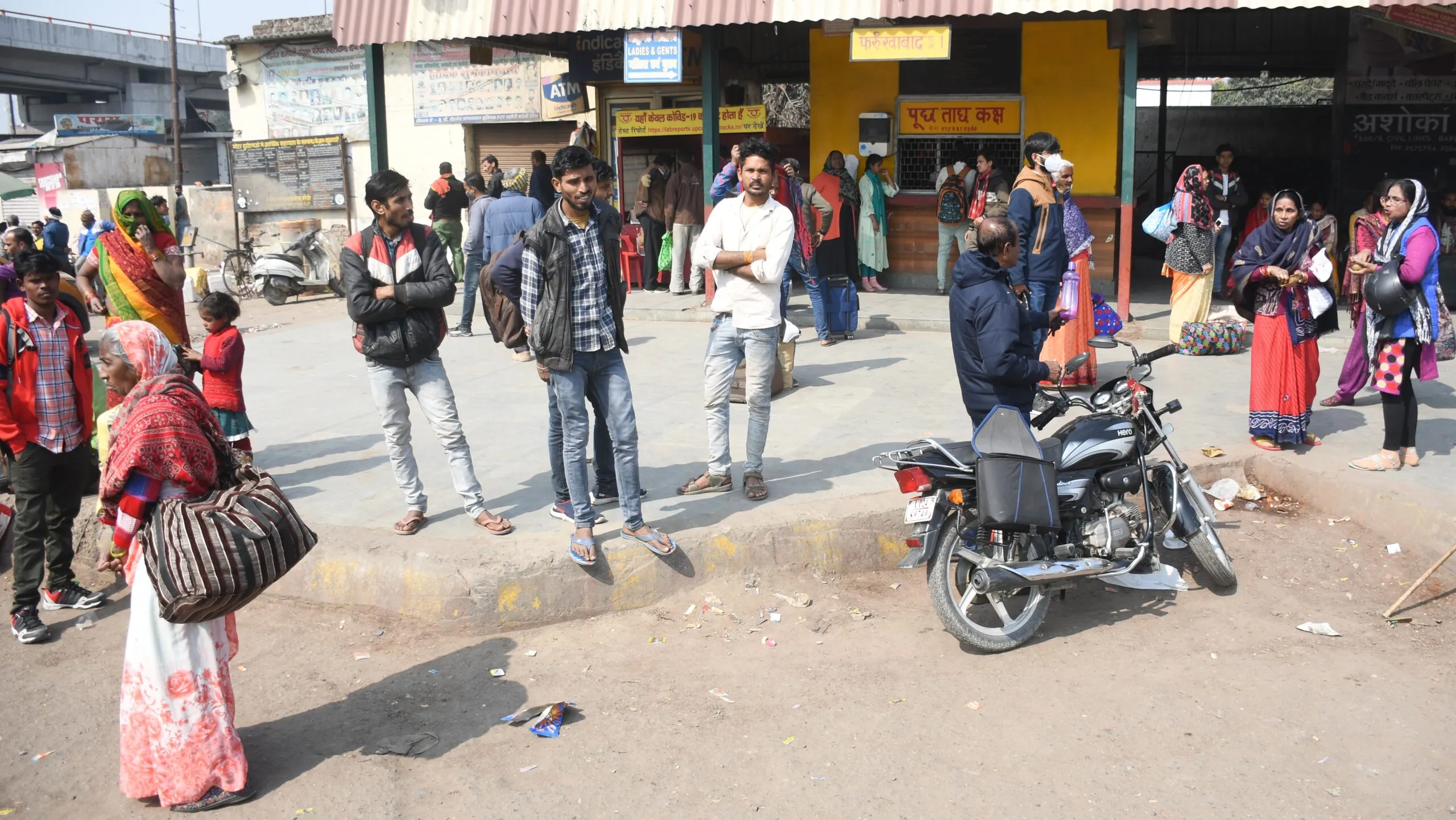 बरेली: दूसरे दिन भी बसों की रही किल्लत, घंटो परेशान रहे यात्री