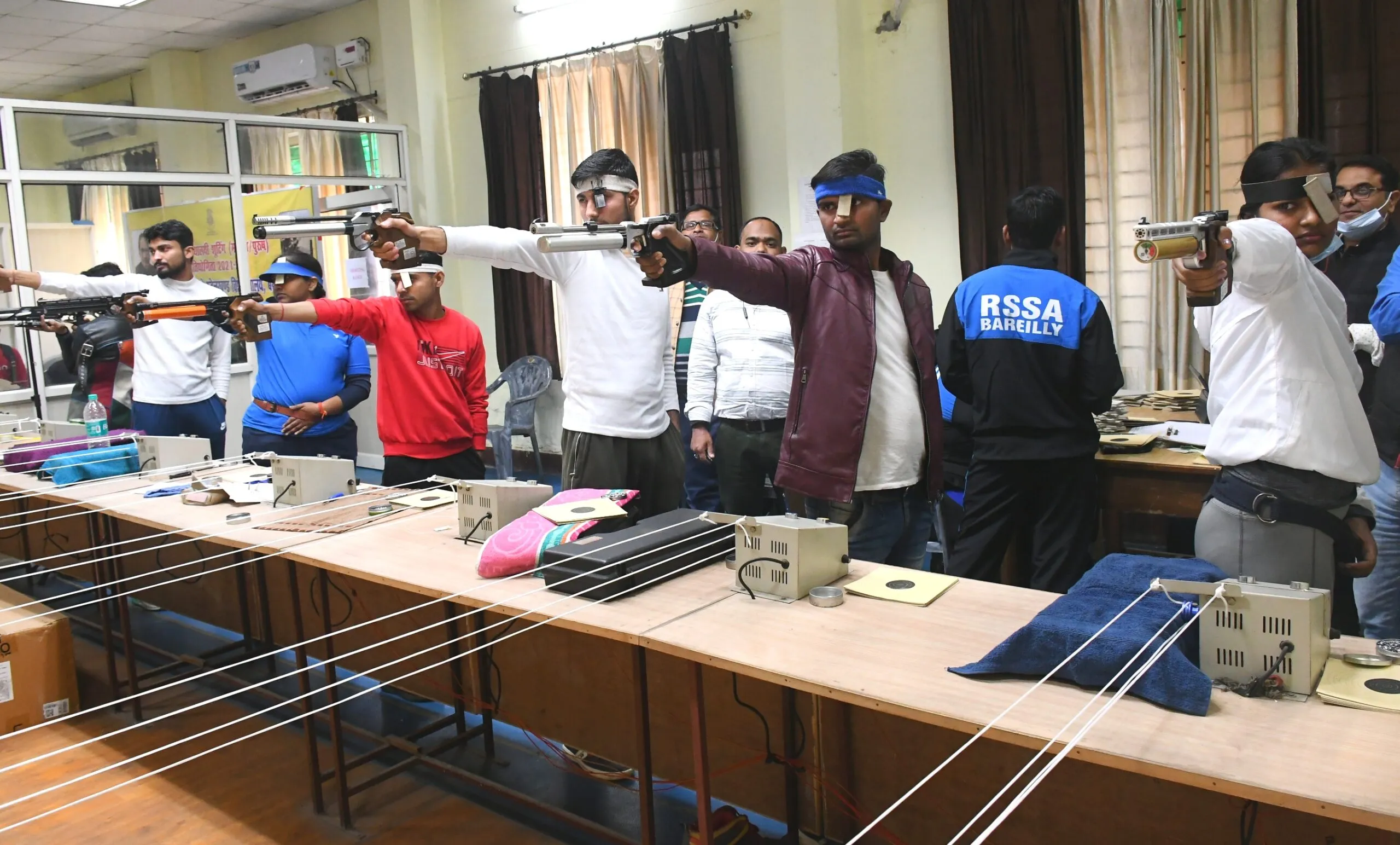 बरेली: एयर राइफल व एयर पिस्टल में बरेली कॉलेज की छात्राओं ने मारी बाजी