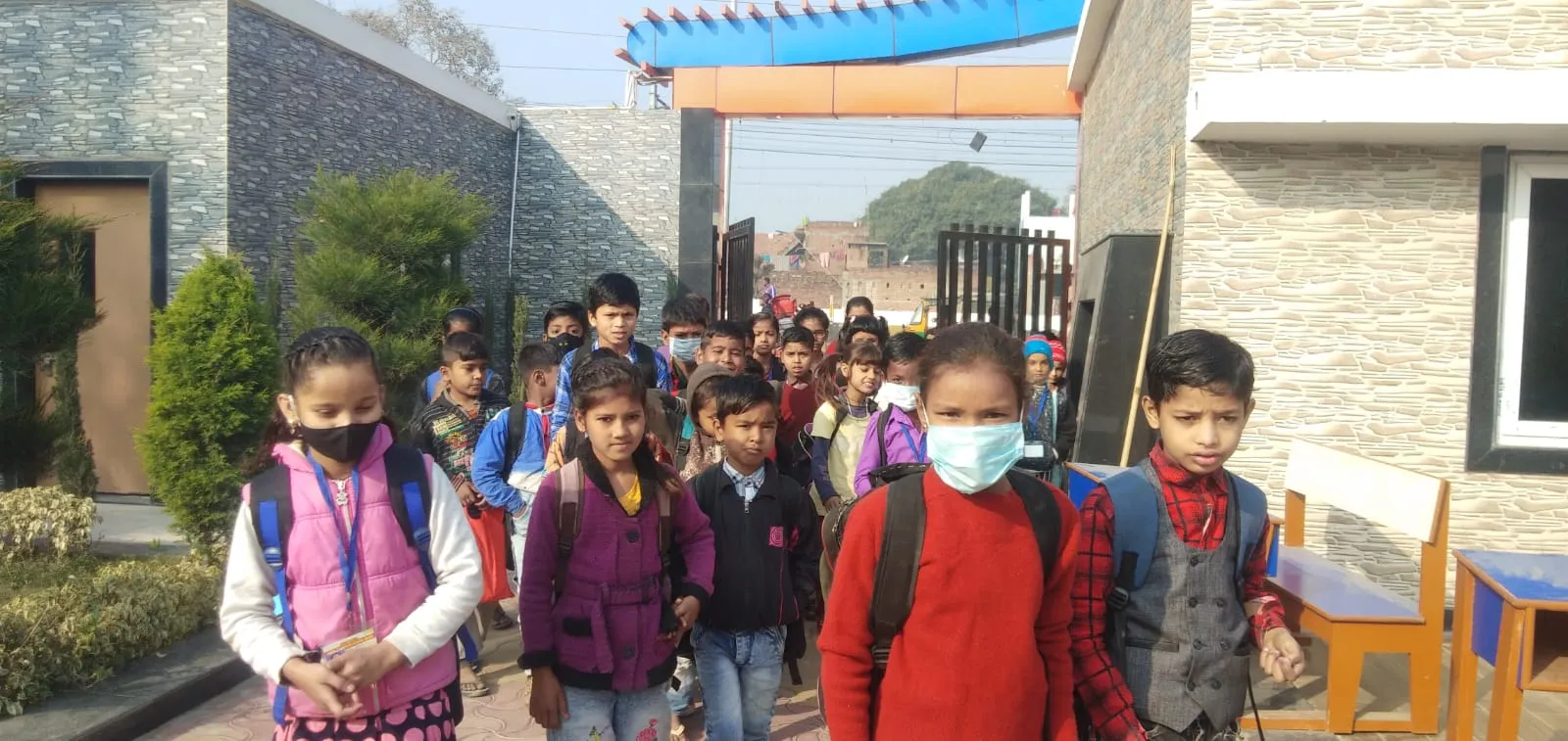 बरेली: बच्चों की चहल-पहल से खिल उठे स्कूल