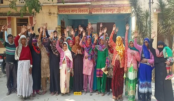 अमरोहा : गला घोंटू से 175 मवेशियों की मौत, गुस्साए ग्रामीणों ने किया प्रदर्शन