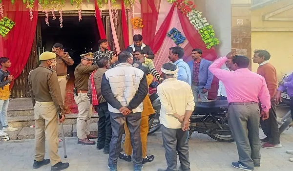 मुरादाबाद : बारात चढ़त के दौरान डीजे को लेकर मारपीट, दुल्हा समेत कई घायल