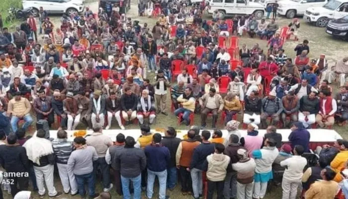 हरदोई: कोविड गाइडलाइन और आचार संहिता की धज्जियां उड़ा रहे नेता, जनसभाओं में जुट रही भीड़