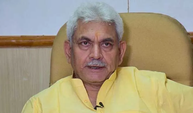 जम्मू कश्मीर के उपराज्यपाल ने पुलवामा हमले में शहीद हुए जवानों को दी श्रद्धांजलि