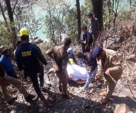 उत्तराखंड में हादसों का मंगलवार: अब ऋषिकेश बदरीनाथ हाईवे पर खाई में गिरी कार, दो की मौत, दो की हालत गंभीर