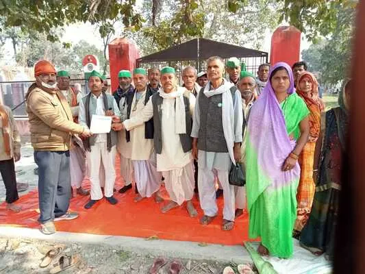 बहराइच: भाकियू ने सात सूत्रीय मांगों को लेकर बीडीओ को सौंपा ज्ञापन