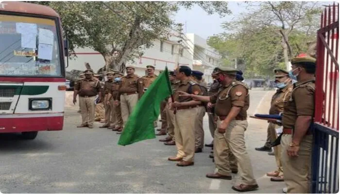 उन्नाव: पांचवें चरण के चुनाव के लिए एसपी ने 798 पुलिसकर्मियों को किया रवाना