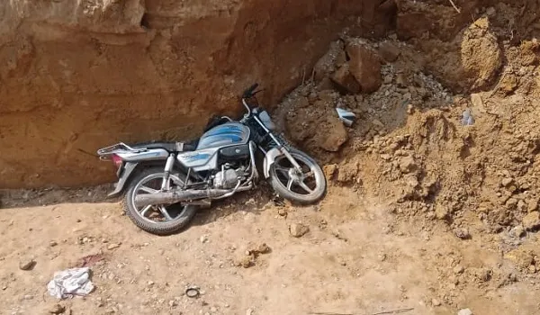 संभल : निर्माणाधीन पुलिया के गड्ढे में गिरने से बाइक सवार युवक की मौत