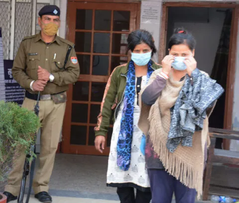 हल्द्वानी: दूसरों के बच्चे बिगाड़ने वाली अपने बच्चे से बिछड़ी तो बिलख पड़ी