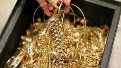 बाजपुर: आभूषण चोरी करने के शक में दो महिलाओं को पुलिस को सौंपा