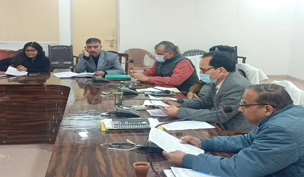 अमरोहा : मतगणना में अभिकर्ता को लेकर डीएम ने प्रत्याशियों और प्रतिनिधियों के साथ की बैठक