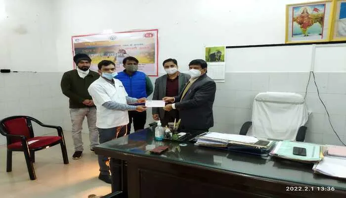 बहराइच: एंबुलेंस चालक और ईएमटी को मिला सम्मान, हालत गंभीर होने पर भी सुरक्षित कराया प्रसव