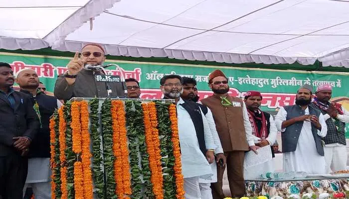 मुसलमानों को भाजपा का डर दिखाकर मांगा जा रहा वोट: ओवैसी