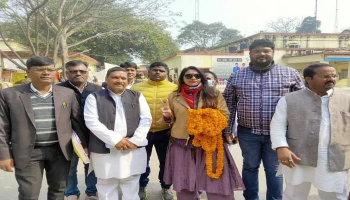 गोरखपुर: पांचवें दिन 37 प्रत्याशियों ने दाखिल किया पर्चा, अब तक कुल 76 उम्मीदवारों ने भरा नामांकन