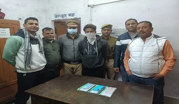 मुरादाबाद : ट्रेनों में लूट व चोरी के आरोपी को पकड़ा
