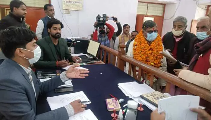 अयोध्या: यूपी चुनाव की बढ़ने लगी सरगर्मी, छठे दिन 22 प्रत्याशियों ने किया नामांकन
