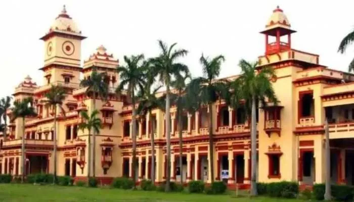 बीएचयू के मेधावी-गरीब छात्रों को मिलेगी 25000 रुपए स्कॉलरशिप, छात्रों ने किया स्वागत