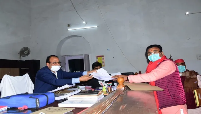 बहराइच: नामांकन का दौर जारी, नानपारा से दो और पयागपुर से एक प्रत्याशी ने भरा पर्चा