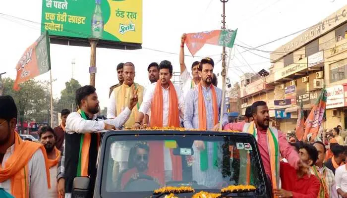 गोरखपुर: भाजयुमो ने निकाली युवा विजय संकल्प बाइक रैली, तेजस्वी सूर्या और अनुराग ठाकुर को देखने उमड़ी भीड़