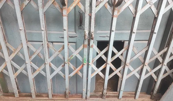 रामपुर : अज्ञात चोरों ने तोड़े जिला सहकारी बैंक के ताले