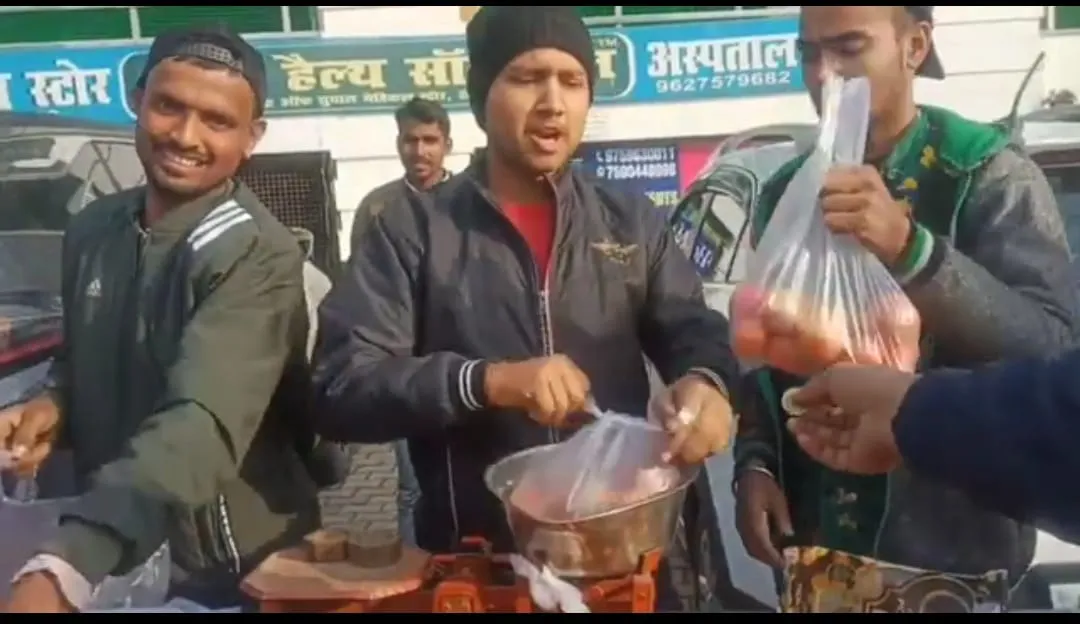 हल्द्वानी में यहां बिका टमाटर only 1₹ Kg. जिसने सुना लूट लिया ऑफर
