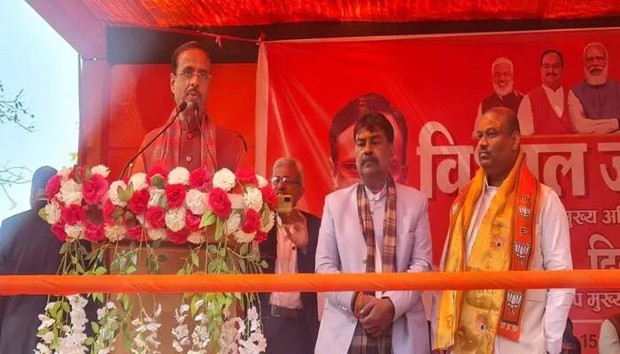 उन्नाव: डिप्टी सीएम डॉ. दिनेश शर्मा ने की जनसभा, कहा- महिलाओं को पहली बार मिला भयमुक्त वातावरण