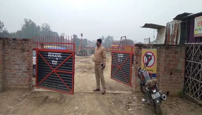 बाराबंकी: चौकीदार को बंधक बनाकर 15 लाख का तार उठा ले गए बदमाश