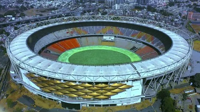 मोटेरा स्टेडियम: वो मैदान जिसे ट्रंप की सभा के लिए सजाया गया है - BBC News हिंदी