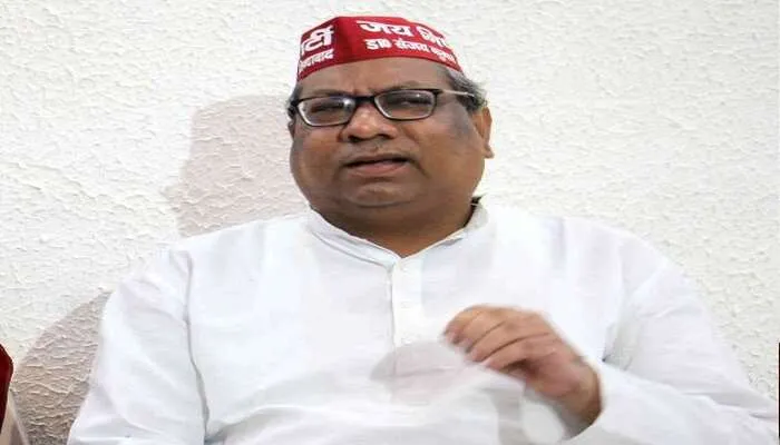 गोरखपुर: चौरी-चौरा में निषाद पार्टी के राष्ट्रीय अध्यक्ष का लोगों ने फूंका पुतला