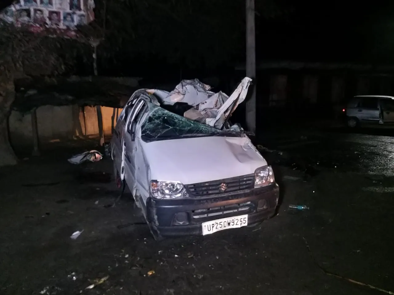 रामपुर: टांडा में अनियंत्रित ईको वैन पलटी, पांच की मौत