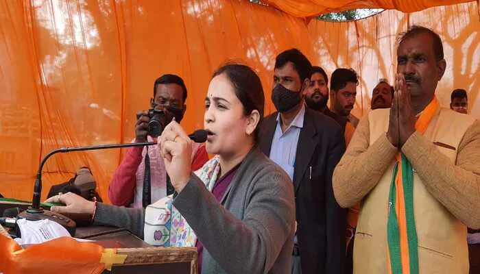 बाराबंकी में गरजीं बीजेपी नेता अपर्णा यादव, कहा- शेरनी हूं, सपाइयों से नहीं डरती