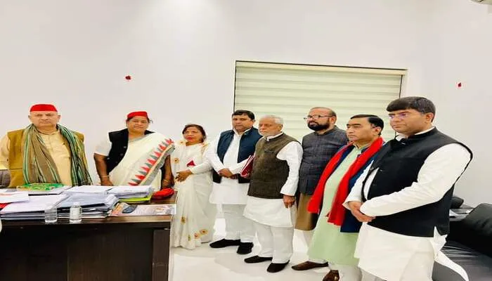 बाराबंकी: पूर्व विधायक राज लक्ष्मी वर्मा ने कांग्रेस को दिया झटका, सपा में हुईं शामिल