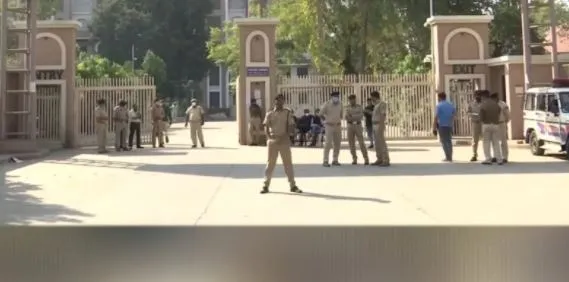 भोपाल जेल में बंद हैं अहमदाबाद बम धमाकों के छह दोषी, बढ़ाई गई सुरक्षा