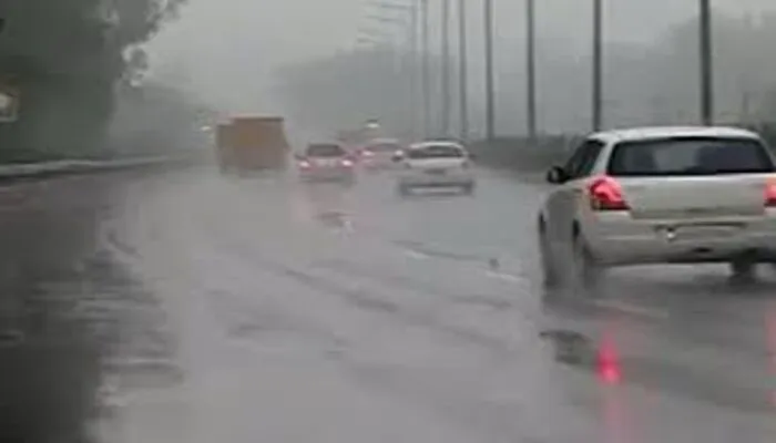 Meteorological Department: बारिश के साथ ठंडी हवाओं ने बढ़ाई गलन, देखें आने वाले दिनों में कैसा रहेगा मौसम…