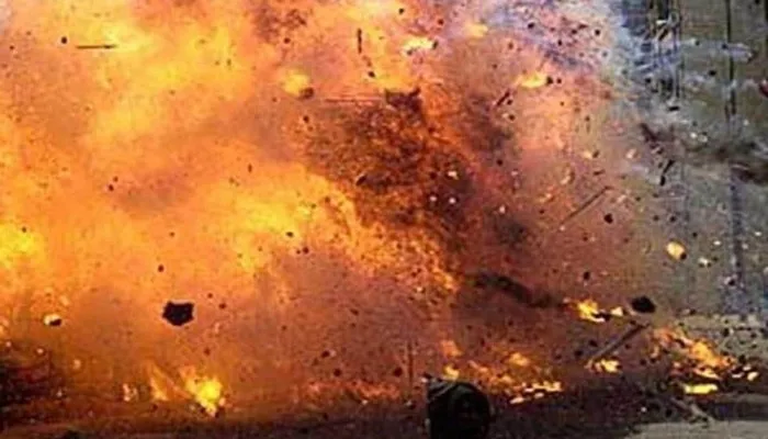 लखनऊ: प्रयागराज में मतदान केंद्र से 10 मीटर की दूरी पर बम विस्फोट, एक की मौत, एक घायल