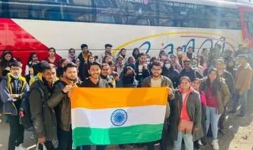 यूक्रेन से दिल्ली पहुंचे गुजरात के 32 विद्यार्थियों के लिए राज्य सरकार ने की बस की व्यवस्था
