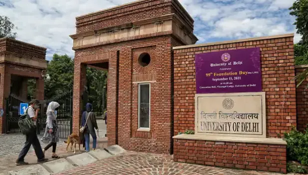 डीयू से संबद्ध कॉलेज खुले, दो वर्ष के बाद विश्वविद्यालय लौटे छात्र