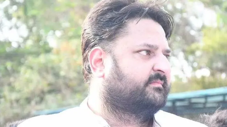 मुंबई में प्रदर्शन के दौरान तलवार लहराने वाले नेता के खिलाफ प्राथमिकी दर्ज