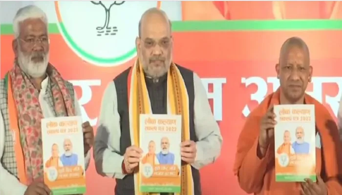 UP Election 2022: अमित शाह ने भाजपा के दिग्गज नेताओं के साथ जारी किया संकल्प पत्र, CM योगी बोले- जो कहेंगे वह करके दिखाएंगे