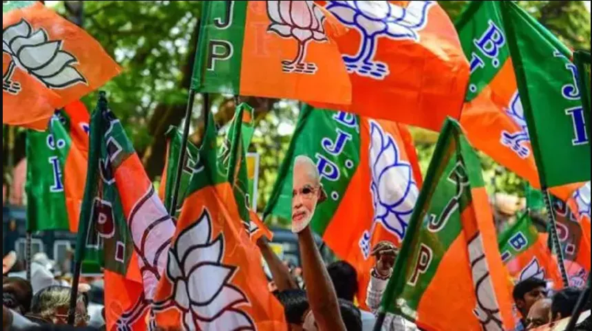 लखनऊ: कांग्रेस, सपा, बसपा समेत कई दलों के नेता भाजपा में शामिल