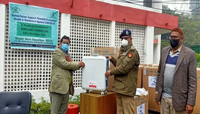 मानव सेवा संस्थान ने गोरखपुर जोन के लिए एडीजी को सौंपे 15 आक्सीजन कन्संट्रेटर