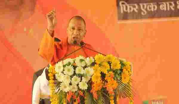इटावा में सीएम योगी ने भरी हुंकार, बोले- 325 सीटें जीतकर बीजेपी फिर बनाएगी सरकार