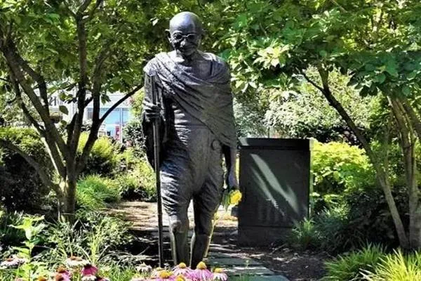 न्यूयॉर्क में महात्मा गांधी की प्रतिमा के साथ तोड़फोड़, भारतीय-अमेरिकियों ने की निंदा